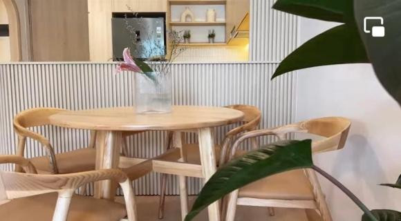 Năm ngoái, Huy Trần khoe căn hộ rộng 59m2 của vợ chồng anh được xây dựng lại. Ảnh: chụp màn hình