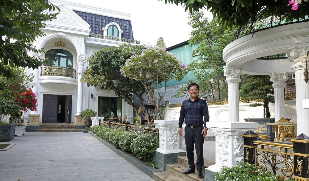 Trong một bài chia sẻ với báo chí hồi tháng 11/2023, NSƯT Quang Tèo tiết lộ, căn biệt thự ở Thạch Thất (Hà Nội) một nửa là sự ủng hộ vật chất từ khán giả. Ảnh: FB Tiến Quang