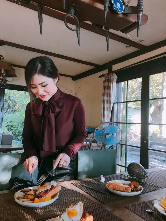 Khu bếp giản dị với những món ăn theo nếp ở trời Tây.