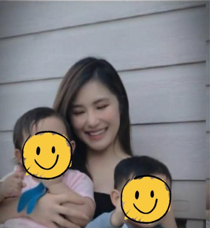 Mới đây, mạng xã hội lan truyền hình ảnh ca sĩ Hương Tràm bế hai nhóc tỳ kháu khỉnh khiến nhiều người đặt nghi vấn nữ ca sĩ bí mật sinh đôi ở Mỹ. Tuy nhiên, ngay lập tức, phía nữ ca sĩ lên tiếng khẳng định đây là thông tin sai sự thật.