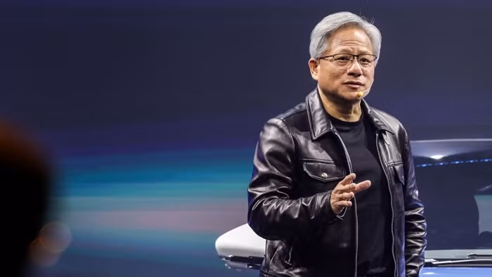 Khối tài sản của Jensen Huang - Giám đốc điều hành và đồng sáng lập công ty chip Nvidia, tăng thêm 55,9 tỷ USD lên mức 77 tỷ USD, xếp thứ 20 trong danh sách tỷ phú giàu nhất thế giới.