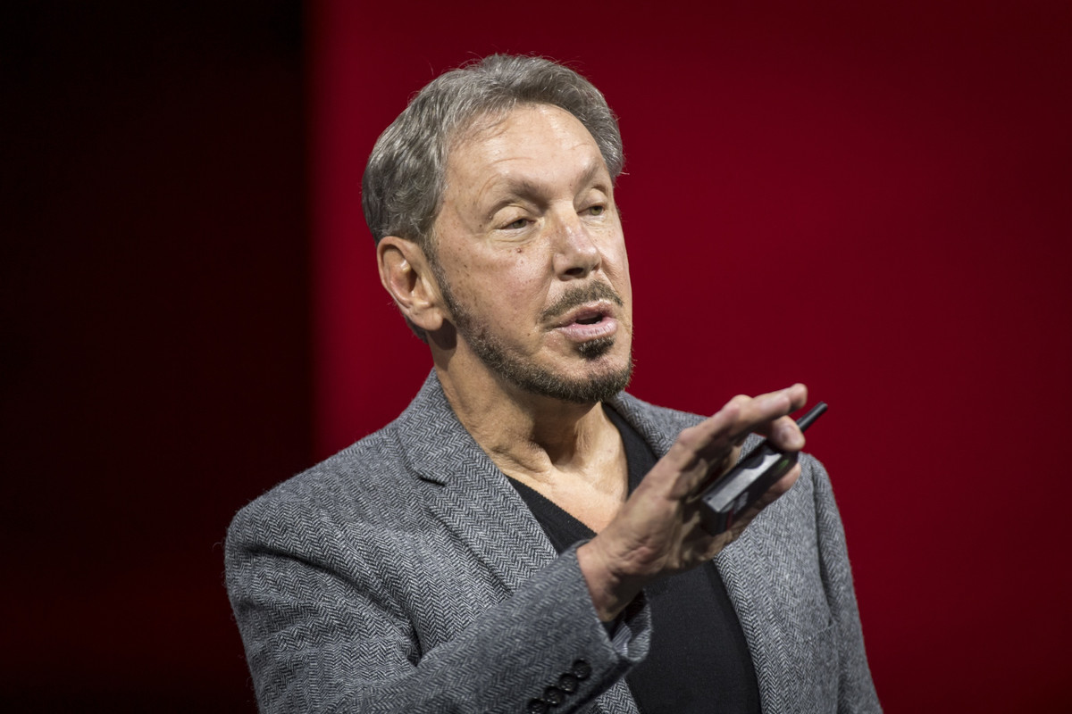 Larry Ellison là chủ tịch, giám đốc công nghệ và đồng sáng lập của gã khổng lồ phần mềm Oracle, công ty mà ông chỉ sở hữu dưới 40%. Năm qua, Larry Ellison kiếm thêm 34 tỷ USD, nâng khối tài sản lên 141 tỷ USD và giàu thứ 5 thế giới. Nguồn ảnh: Getty, Forbes