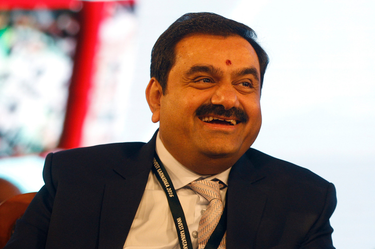 Gautam Adani là chủ tịch của Tập đoàn Adani trị giá 32 tỷ USD (doanh thu). Có thêm 36,8 tỷ USD trong năm qua. Tỷ phú Ấn Độ hiện nắm trong tay 84 tỷ USD.