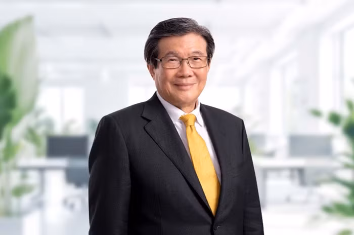 Con trai của một thương nhân cao su, Prajogo Pangestu bắt đầu kinh doanh gỗ vào cuối những năm 1970. Prajogo Pangestu hiện sở hữu 43,4 tỷ USD sau khi kiếm thêm 38,1 tỷ USD trong năm qua.