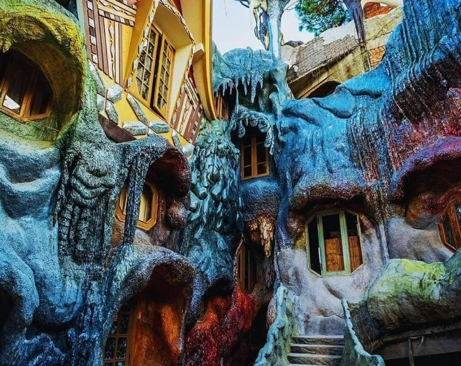Do dáng vẻ kỳ quái, Crazy House lọt top những căn nhà quái dị nhất theo bình chọn của nhiều tạp chí du lịch quốc tế. Ảnh: Vinpearl