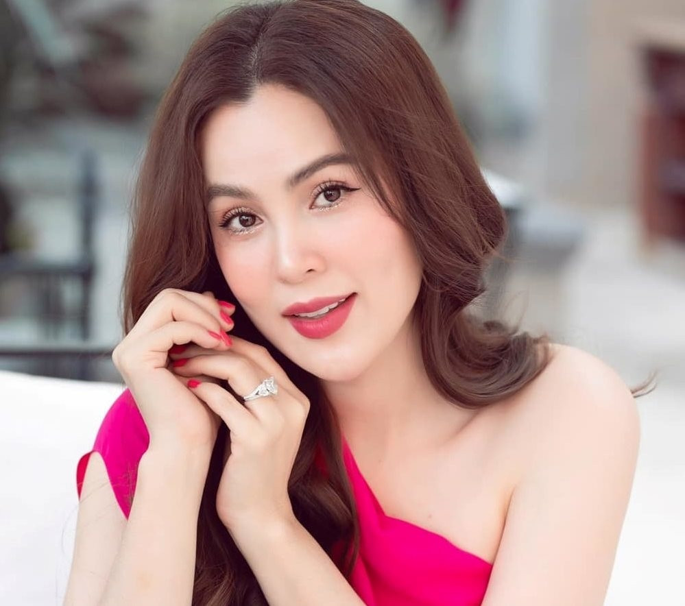 Chia sẻ trên Báo Người lao động, Hoa hậu Phương Lê gửi lời xin lỗi chân thành nhất đến mọi người vì sự việc của mình. Người đẹp cũng khẳng định chưa một lần nghĩ đến chuyện gây tổn hại đến hình ảnh Quốc gia như chuyện chế lời Quốc ca. Ảnh: Công Luận