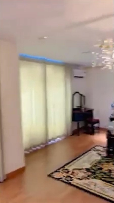 Trong một livestream, Hoa hậu Phương Lê cho biết căn hộ chỉ là nơi ở tạm thời. Ảnh: Saostar