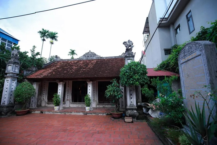  Nhà thờ dòng họ Nguyễn Phú được xây dựng đơn sơ trên diện tích hơn 220m2, nằm khép mình trong con ngõ nhỏ thuộc xóm 3. Ảnh: Người lao động