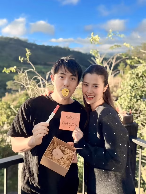 Đúng ngày lễ Tình nhân 14/2, Đông Nhi chia sẻ thông tin mang thai lần 2 thu hút sự chú ý của khán giả.