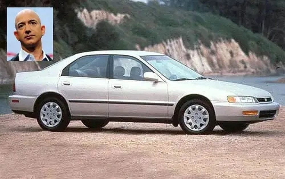  Tỷ phú Jeff Bezos từng gây chú ý với thói quen chi tiêu tiết kiệm khi tậu chiếc xe Honda Accord từ năm 1997 và hiện vẫn sử dụng để đi lại. Ảnh: BI