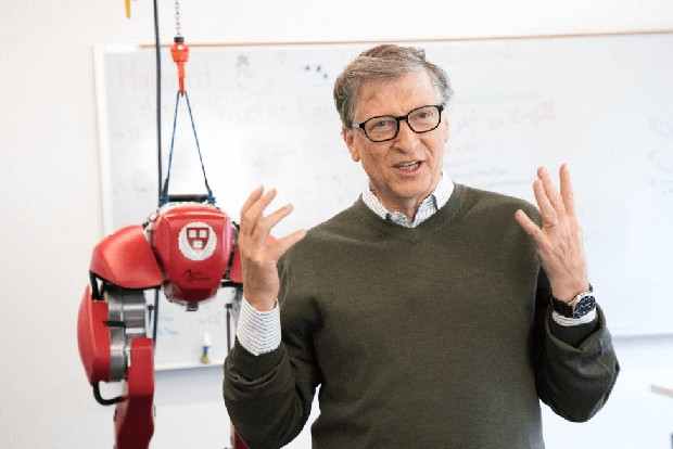 Tuy nhiên, tỷ phú Bill Gates ít khi xuất hiện với các tin tức tiêu xài hoang phí, sắm siêu xe. Nhiều năm qua, người ta chỉ thấy Bill Gates vẫn luôn chỉ sử dụng một chiếc đồng hồ đeo tay duy nhất như vật bất ly thân. Ảnh: CNBC