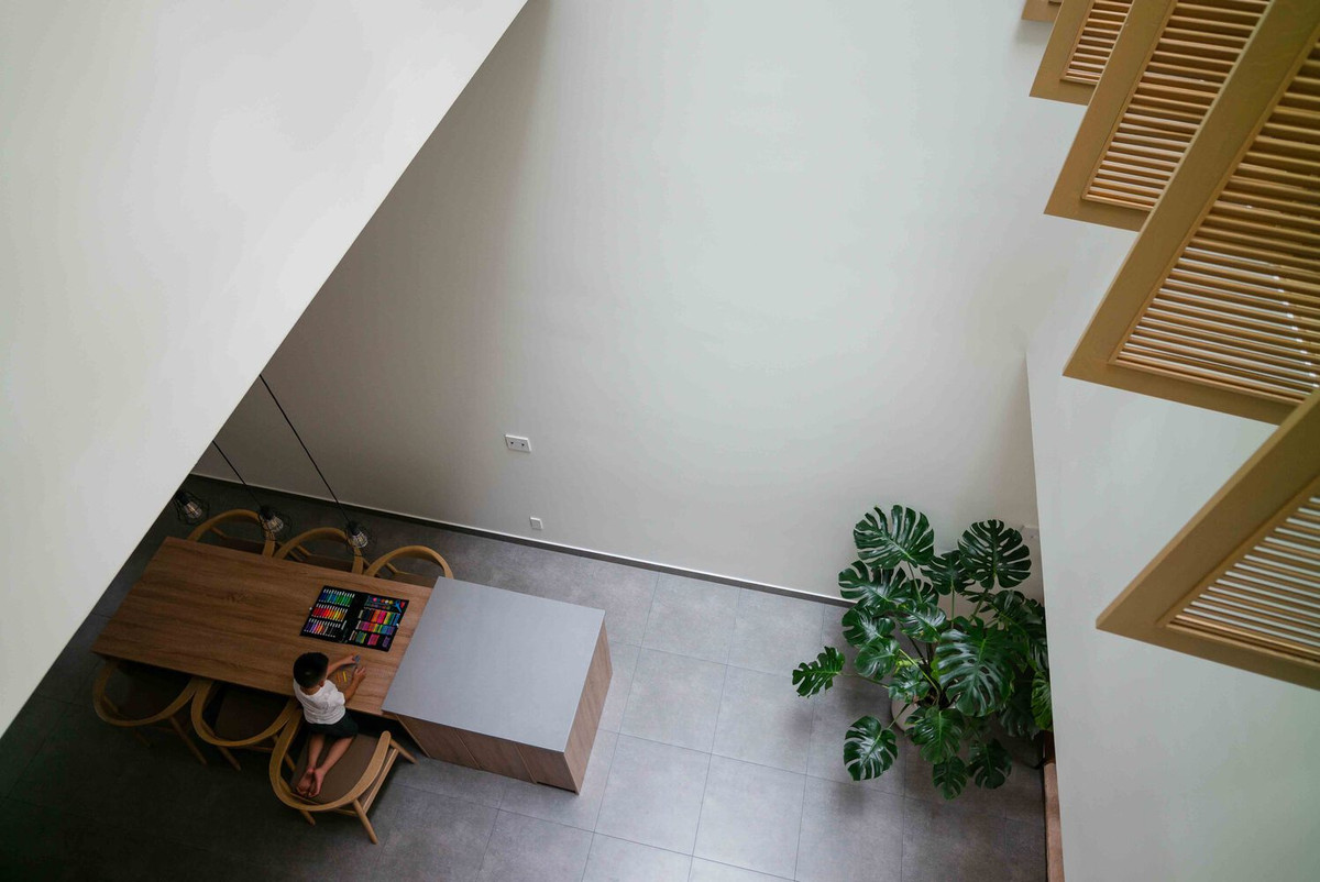 Bên cạnh đó, ngôi nhà ống cần đảm bảo được ánh nắng len lỏi, gió mát trong lành và cây xanh tươi tốt đến từng ngóc ngách. Ảnh: Quang Tran