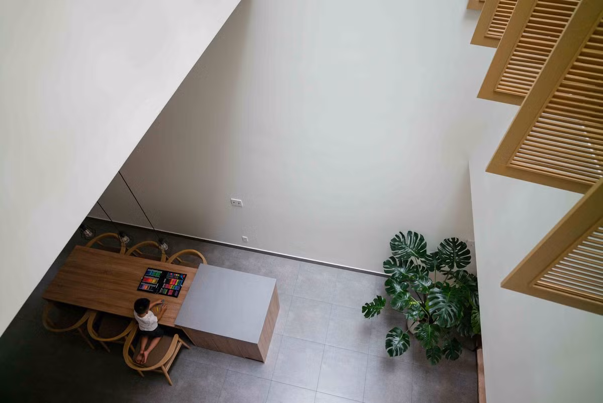 Bên cạnh đó, ngôi nhà ống cần đảm bảo được ánh nắng len lỏi, gió mát trong lành và cây xanh tươi tốt đến từng ngóc ngách. Ảnh: Quang Tran