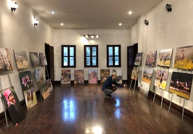 Hiện nay, dinh thự cổ Hoàng A Tưởng là nơi tổ chức nhiều triển lãm ảnh, sự kiện văn hóa, nghệ thuật. Ảnh: Vietnam+