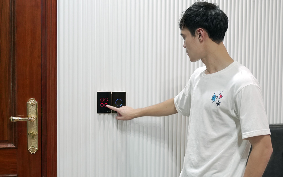 Trong căn biệt thự, tiền đạo Văn Toàn cho lắp toàn bộ hệ thống đồ điện là thiết bị thông minh giúp bố mẹ thuận tiện trong sinh hoạt