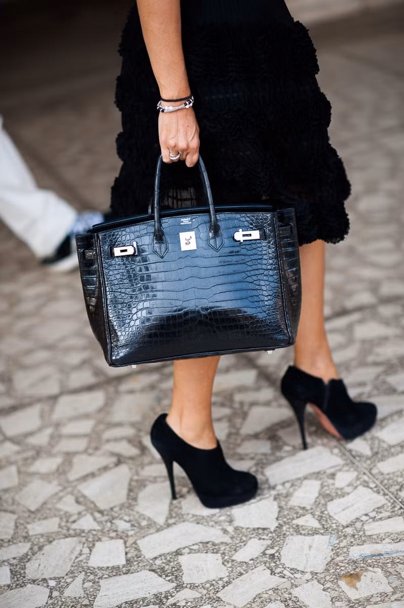 Đặc biệt, một chiếc Hermès Birkin cổ điển có giá trị gấp đôi một chiếc mới. Vì vậy, nếu có đủ tiền, Hermès Birkin xứng đáng để đầu tư. Ảnh: Purseblog