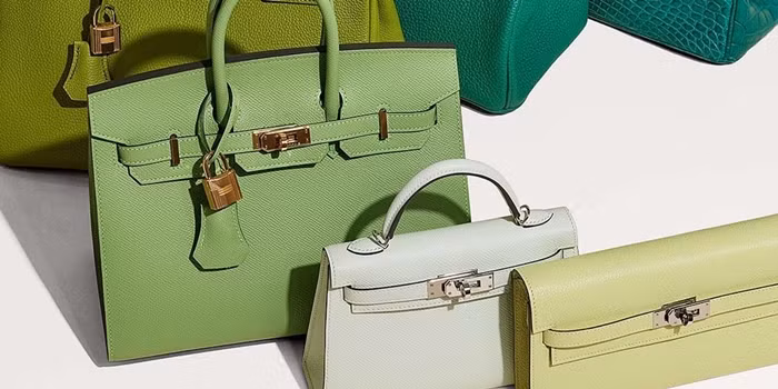 Theo các nhà sưu tập Birkin, không có quy tắc cứng nhắc nào nhưng hầu hết mọi người có thể phải bỏ ra 10.000 USD trở lên cho khăn quàng cổ, giày và quần áo Hermès trước khi được mua một chiếc Birkin cơ bản. Ảnh: Getty