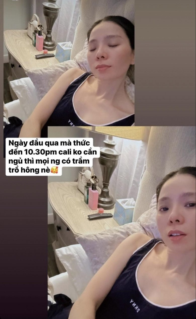 Phòng ngủ của ca sĩ Lệ Quyên không bày biện quá nhiều đồ. Chiếc tủ đầu giường đặt đèn ngủ, nước hoa và một số món đồ nhỏ.