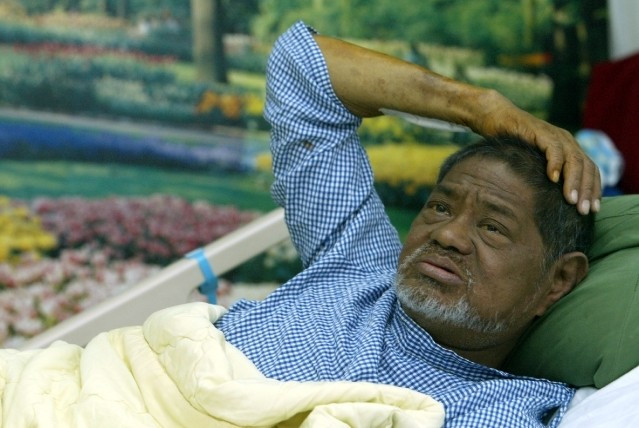 Lúc bấy giờ, người thương Hoàng Nhiệm Trung nhất cũng đã qua đời, còn những mỹ nhân khác lại chẳng hề quan tâm đến tình cảnh của ông.