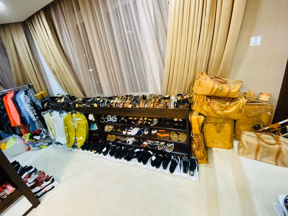 Bộ sưu tập hàng hiệu của Đàm Vĩnh Hưng đến từ các nhà mốt đình đám như Dolce &amp; Gabbana, Gucci, Louis Vuitton, Gianfranco Ferré, Hermes, Jus Cavalli... Ảnh: Vietnamnet