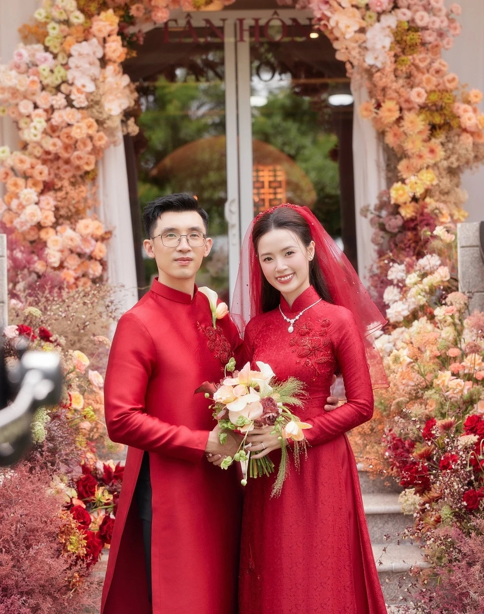 Sau hơn một năm gắn bó, mới đây Midu và thiếu gia Minh Đạt đã quyết định về chung nhà. Lễ vu quy của cặp đôi diễn ra tại nhà riêng của cô dâu ở TP HCM. Ảnh: Znews