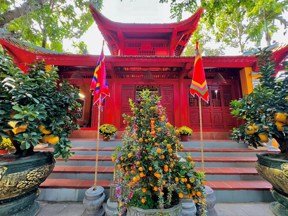 Sau nhiều năm hoạt động nghệ thuật, danh hài Vượng Râu sở hữu khối tài sản đồ sộ khiến nhiều người ao ước. Trong đó, nổi bật nhất là phủ thờ dát vàng ở Nam Định và biệt phủ 1.000m2 ở ngoại thành Hà Nội.