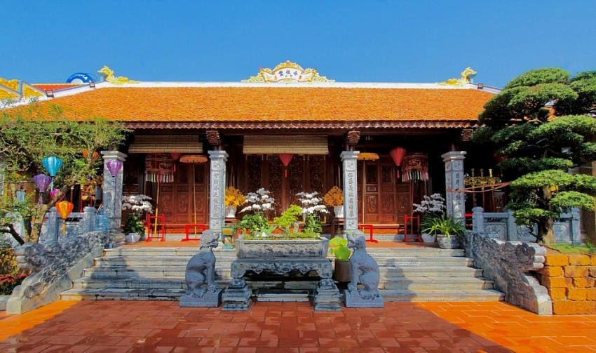 Riêng phần gỗ của căn nhà được chạm khắc rất tỷ mỉ và làm trong 2 năm. Sau khi làm xong phần gỗ, Vượng Râu đã mất 11 tháng để dựng và hoàn thiện.