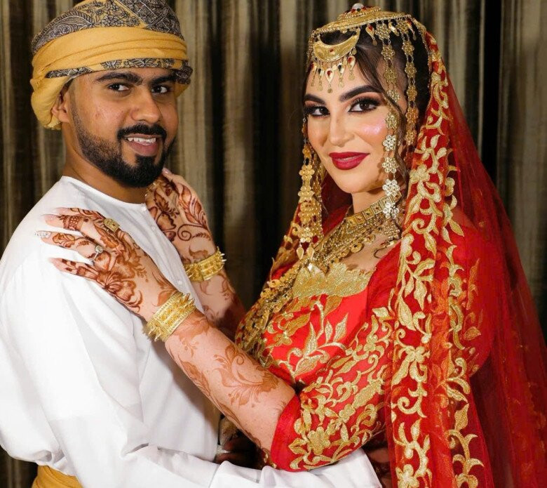 Triệu phú Dubai nổi tiếng chịu chi vì vợ. Cặp đôi mua một chiếc nhẫn kim cương solitaire với giá 1 triệu USD (hơn 24 tỷ đồng) và đầu tư thêm 2 triệu USD (khoảng 48 tỷ đồng) vào tác phẩm nghệ thuật chỉ trong một ngày. Ảnh: Mashable India