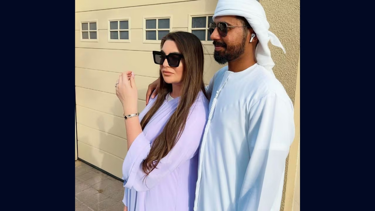 Soudi Al Nadak (26 tuổi) là người Anh, hiện đang sinh sống tại Dubai. Chồng triệu phú của cô là là doanh nhân Jamal Al Nadak. Cặp đôi quen nhau khi còn là sinh viên và kết hôn vào năm 2021. Ảnh: CNBC