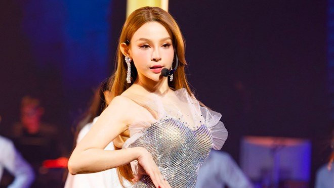 Mới đây, nhiều khán giả bày tỏ sự tiếc nuối khi Huyền Baby bị loại trước chung kết "Chị đẹp đạp gió rẽ sóng". Cô được ban cố vấn khen phong độ ổn định với giọng hát, kỹ năng nhảy tốt, ngoại hình đẹp. Ảnh: NLĐ