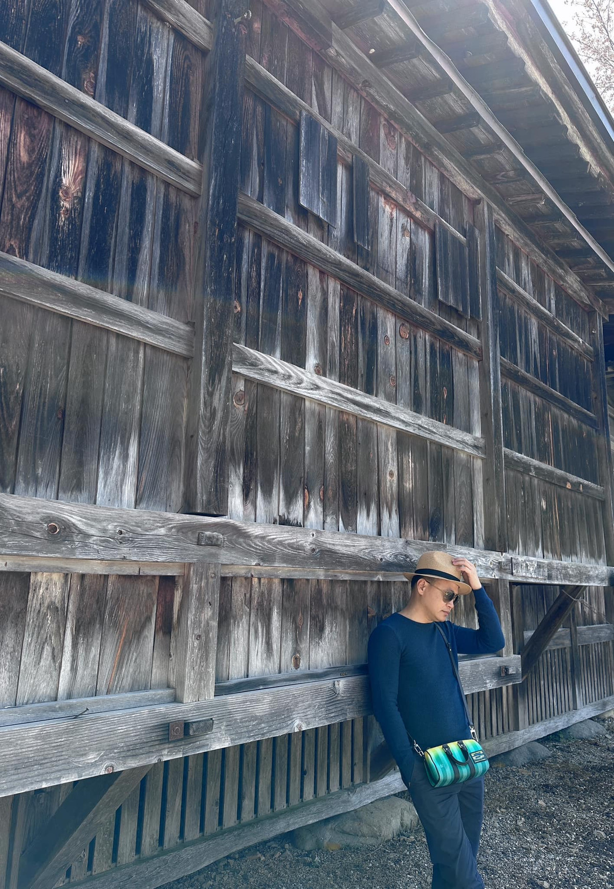 Sau bao ngày đêm nghiên cứu, lần đầu tiên Shark Bình kiếm được tiền là nhờ một hợp đồng xây dựng hệ thống phần mềm quản lý có giá 2 triệu đồng. Đây cũng chính là số tiền Shark Bình mang đi lập doanh nghiệp.