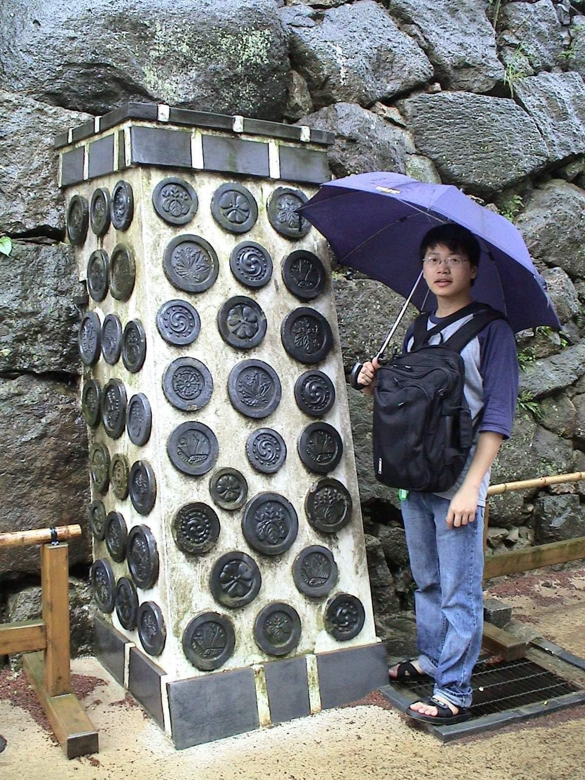 Trong chương trình "Chuyến xe khởi nghiệp" của VTVMoney được fanpage Shark Tank Việt Nam chia sẻ mới đây, bà Phạm Thị Kim Hòa - mẹ của Shark Bình cho biết, niềm đam mê công nghệ thông tin của Shark Bình được ấp ủ từ thời cấp ba và cũng vướng phải hàng loạt rào cản ngay từ đầu.