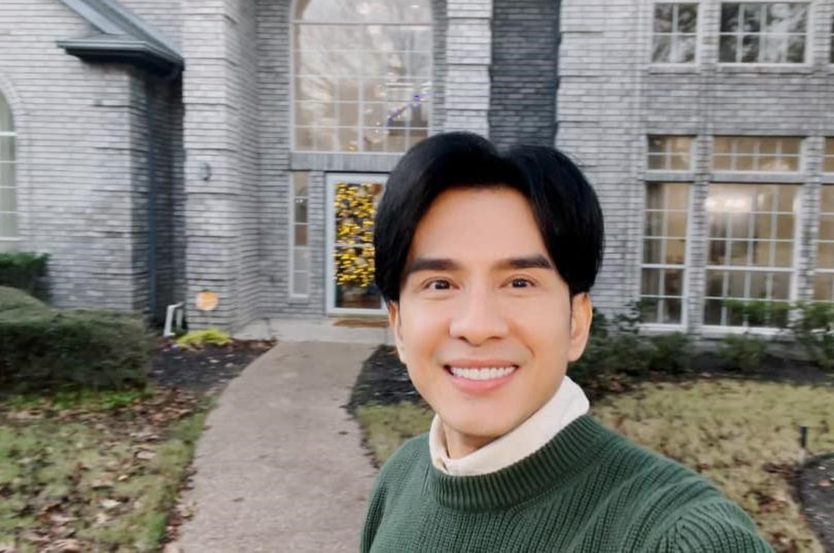 Sau nhiều năm thành công trên sân khấu ca nhạc, hiện nam ca sĩ và vợ là doanh nhân Thuỷ Tiên đang sở hữu khối tài sản đồ sộ trên đất Mỹ. Đáng kể đến là căn biệt thự có trị giá khoảng 450.000 USD (khoảng hơn 10 tỷ đồng), rộng khoảng 287m2 và có màu xám, trắng chủ đạo.