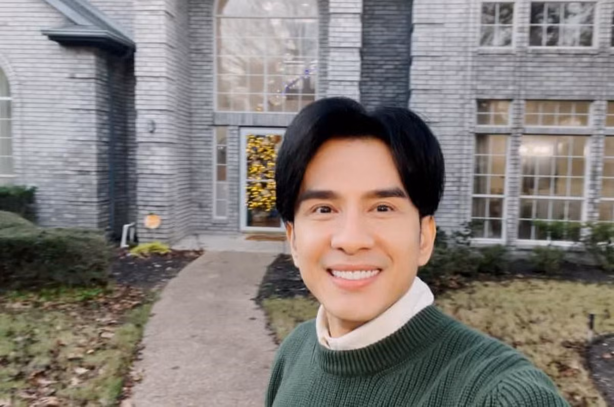 Sau nhiều năm thành công trên sân khấu ca nhạc, hiện nam ca sĩ và vợ là doanh nhân Thuỷ Tiên đang sở hữu khối tài sản đồ sộ trên đất Mỹ. Đáng kể đến là căn biệt thự có trị giá khoảng 450.000 USD (khoảng hơn 10 tỷ đồng), rộng khoảng 287m2 và có màu xám, trắng chủ đạo.