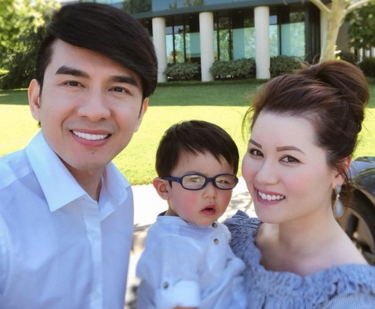 Căn biệt thự này của Đan Trường ở tiểu bang Texas, Mỹ. Nam ca sĩ từng tiết lộ rằng em gái của anh đã sinh sống ở khu vực Dallas, Texas suốt 10 năm qua. Do đó, anh quyết định dọn về sống gần với người thân và chọn một ngôi nhà gần hồ, phù hợp với sở thích câu cá của anh.