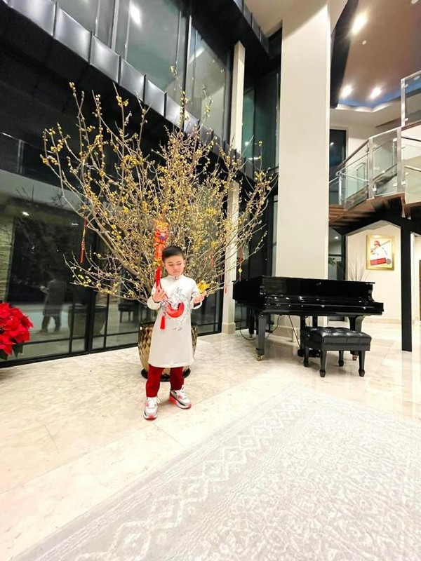 Dù "đường ai nấy đi", nhưng cả hai giữ mối quan hệ thân thiết để cùng nhau chăm sóc con. Ảnh: Tổng hợp