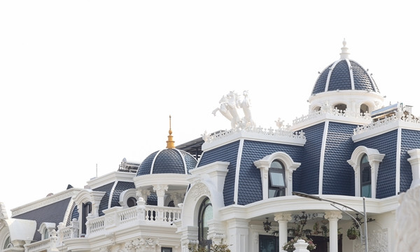 Dù ở ngoại thành Hà Nội song ai lần đầu đặt chân đến đây cũng đều cảm thấy bất ngờ trước sự giàu có của Ninh Hiệp. Ảnh: Pháp luật &amp; xã hội