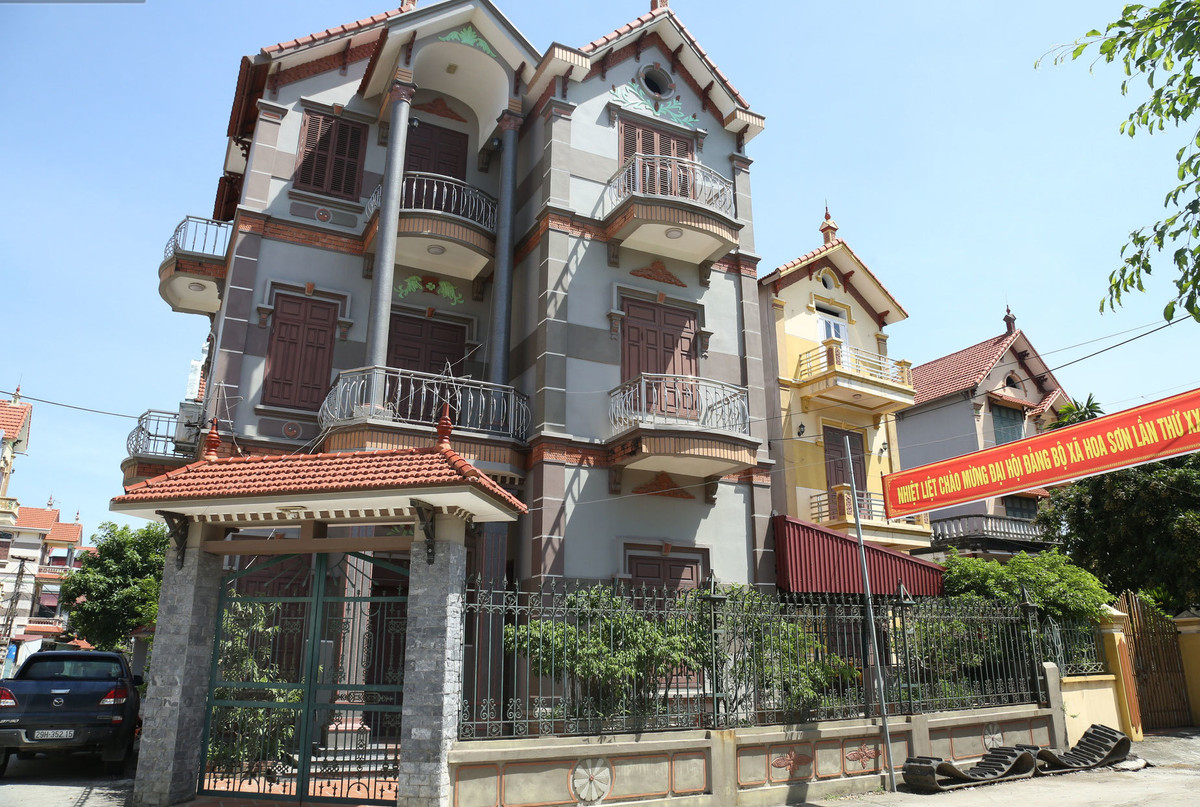 Đến Miêng Thượng, nhiều người có cảm giác như đang đi giữa một khu phố toàn biệt thự. Ảnh: Vietnamnet