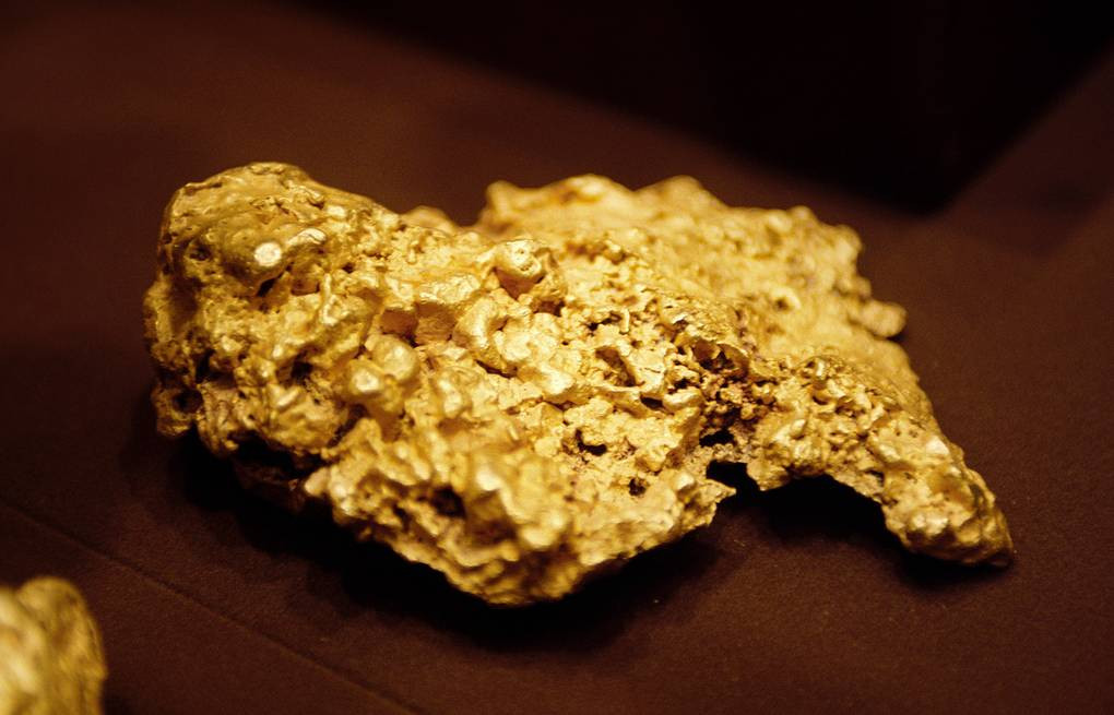 Theo các chuyên gia, khối vàng nguyên chất này trị giá hơn 10 tỷ đồng vào thời điểm đó. "Kho báu" có thể làm anh công nhân đổi đời, không còn phải sống khổ sở. Ảnh: Tass