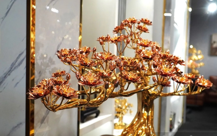 Mỗi sản phẩm đào mạ vàng đang được bán ra với giá 1,3 tỷ đồng, đã được đăng ký sở hữu trí tuệ và kỷ lục lớn nhất Việt Nam. Ảnh: Dân Việt