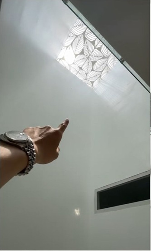 Giếng trời đẹp mắt cũng là điểm nhấn trong căn nhà của trợ lý Hà Hồ.