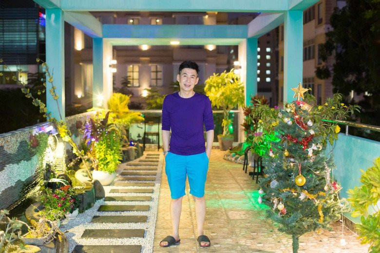 Nhờ vậy, ca sĩ Đoan Trường có cuộc sống đầy đủ, sở hữu tài sản đáng ngưỡng mộ, trong đó đáng chú ý là căn nhà tương đương khoảng 2.000 cây vàng.