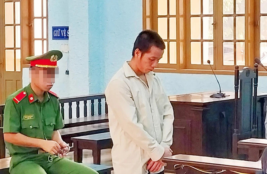 Cha dượng nhiều lần hiếp dâm con riêng của vợ lãnh án Cha duong nhieu lan hiep dam con rieng cua vo lanh an