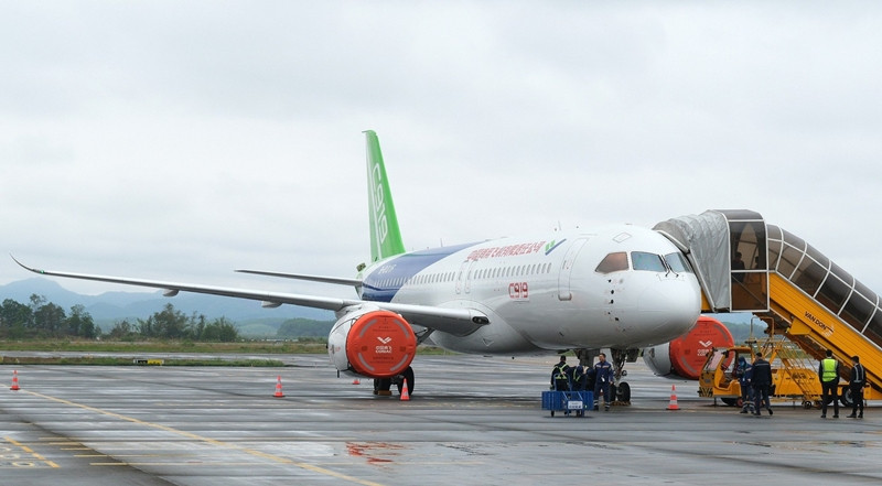 Trong đó, máy bay C919 có chiều dài gần 39 m, sức chứa 168 hành khách, tầm bay tối đa 4.075 km. Ảnh: Tiền phong