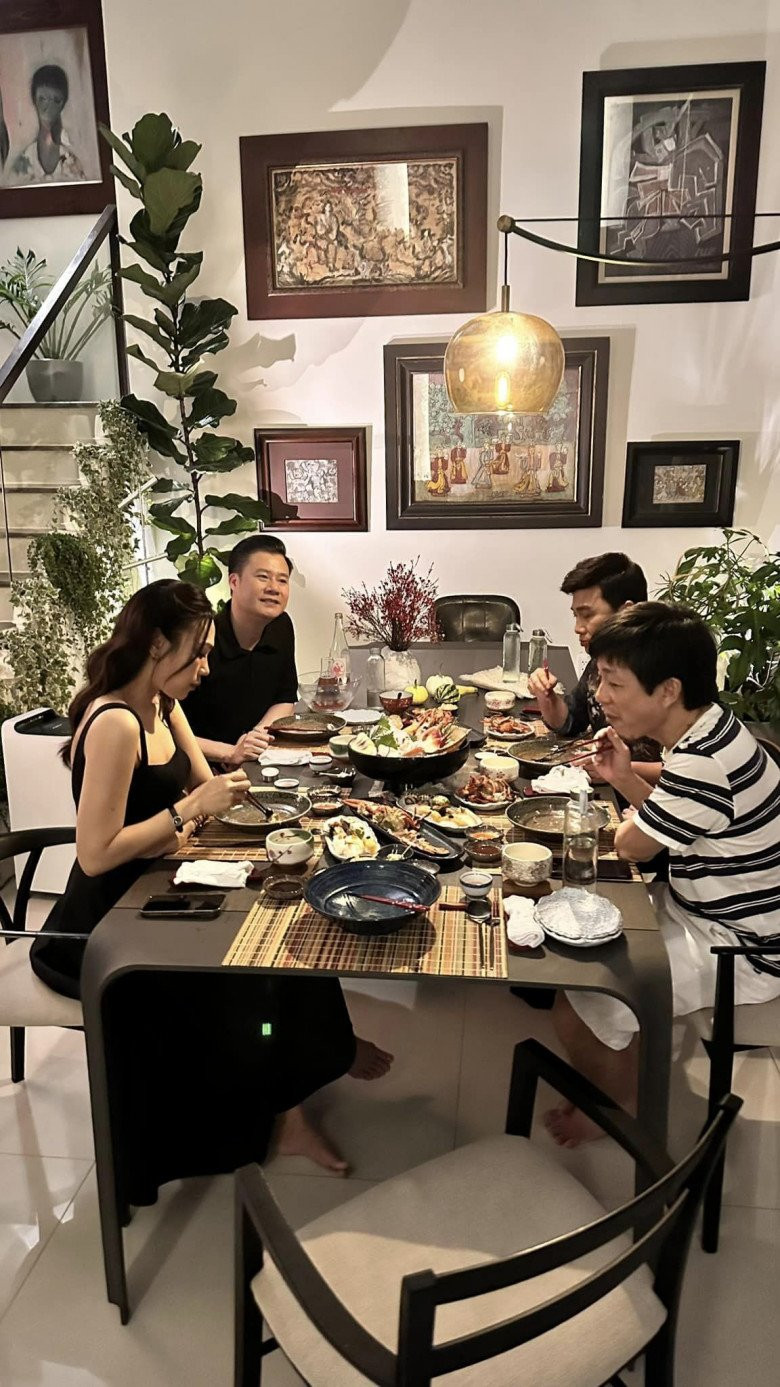 Khu vực ăn uống bố trí bàn ăn 6 ghế. Nguồn ảnh: FBNV