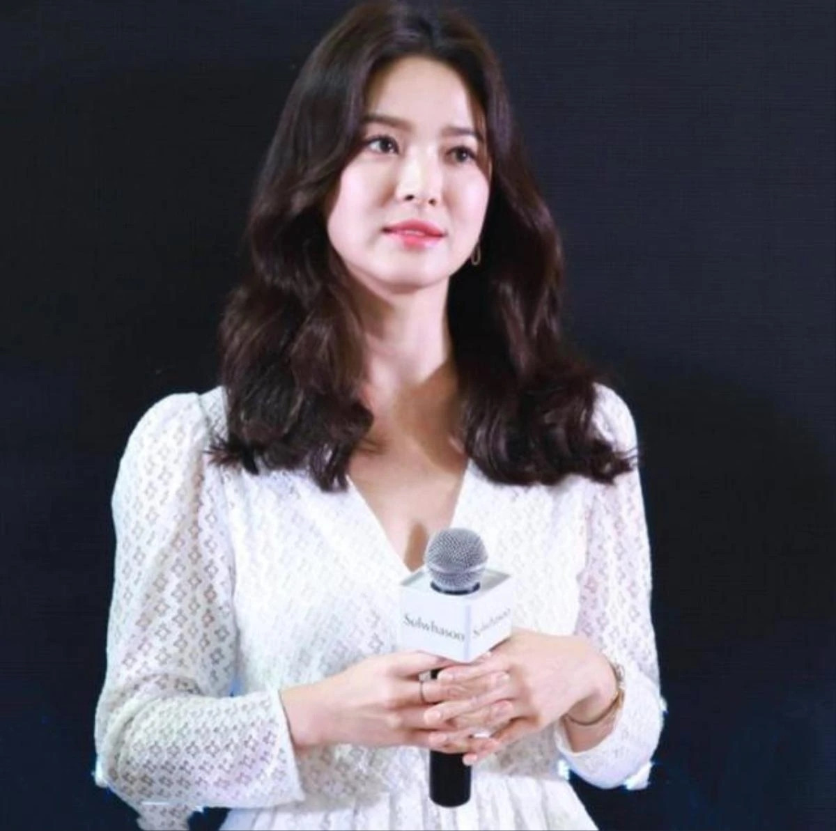 Theo Celebrity Net Worth, hiện tại giá trị tài sản ròng của Song Hye Kyo ước tính khoảng hơn 20 triệu USD (492 tỷ đồng). Ảnh: Koreaboo