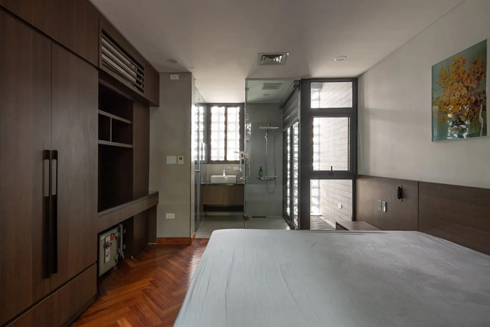 Phòng ngủ thiết kế lấy sáng, giúp tiết kiệm đáng kể chi phí tiền điện. Ảnh: Hoàng Lê - Kiến Trúc NDT