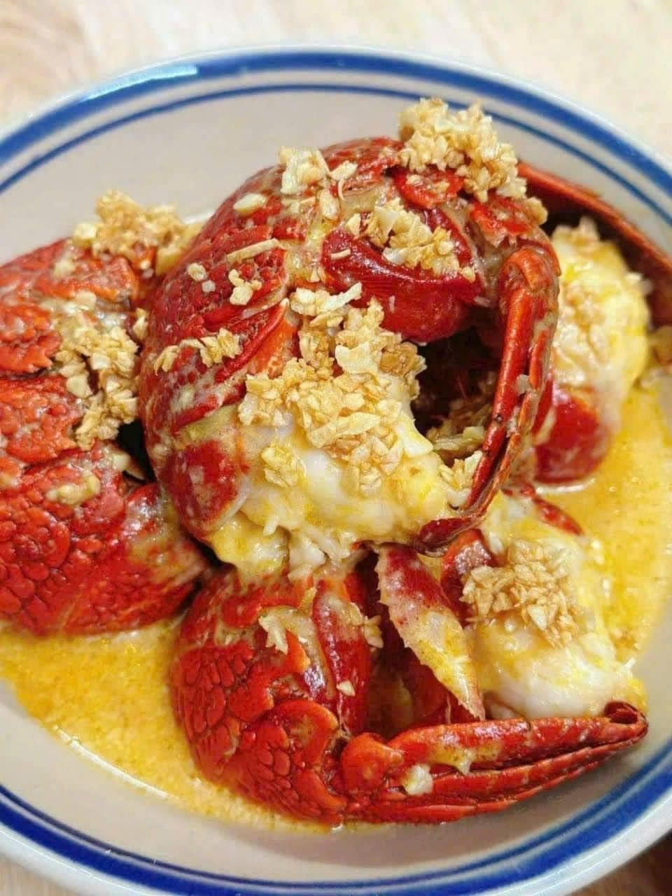 Với đuôi tôm hùm Úc đông lạnh giá rẻ đang bán la liệt thì khó xác định được nguyên vì đây là hàng nhập khẩu từ Úc. Ảnh: Facebook