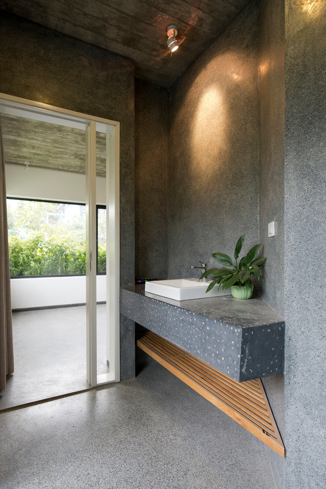 Cây xanh cũng được bố trí cả trong phòng tắm. Nguồn ảnh: Vũ Ngọc Hà