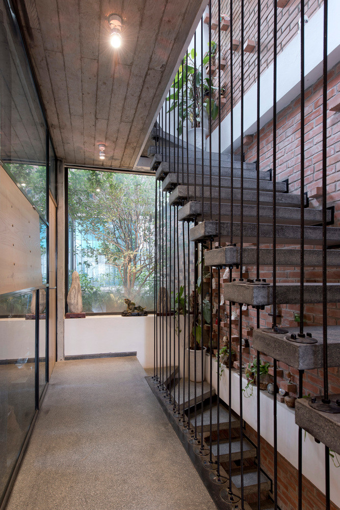 Các vật liệu sử dụng trong công trình đều là những vật liệu dễ tìm nhưng các kiến trúc sư đã khéo léo sắp xếp mang đến diện mạo độc đáo.